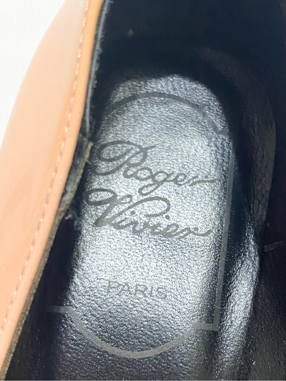 Roger Vivier Paris Trompette Patent Leather Buckle Pumps Kitten Heel Coral Pink - Picture 8 of 13